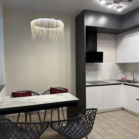 Lux Apartment & Центр,Жк Театральний Rivne Exterior foto